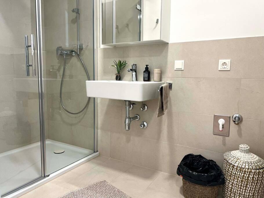 Donaublick Oasis: Stylische Wohnung 维也纳 外观 照片